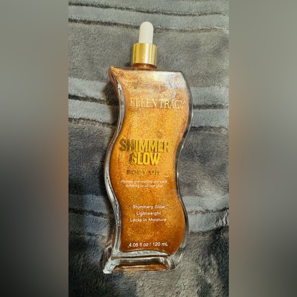 Ellen Tracy Other - Ellen Tracy Shimmer Glow Body Oil 4.05 fl oz 120 ml